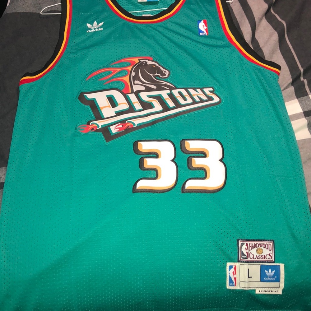 Grant Hill Pistons throwback jersey.